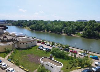 Продаю 2-комнатную квартиру, 76 м2, Краснодар, улица Кубанская Набережная, микрорайон Центральный