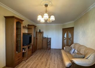 Сдам в аренду трехкомнатную квартиру, 85 м2, Тверь, улица Склизкова, 10