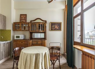 Аренда 2-ком. квартиры, 53.5 м2, Москва, улица Серафимовича, 2, метро Кропоткинская