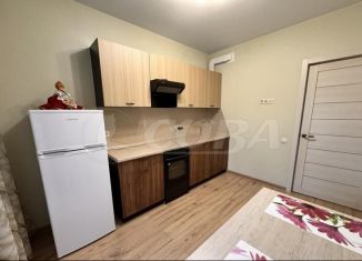 Сдача в аренду 1-комнатной квартиры, 40 м2, Тюмень, улица Дмитрия Менделеева, 2к1, ЖК Кристалл