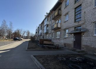 Продаю 1-ком. квартиру, 32 м2, поселок Малечкино, улица Победы, 3