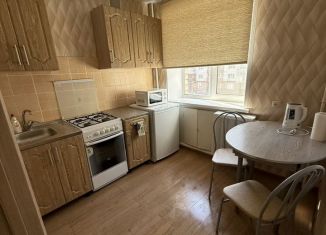 Сдам в аренду однокомнатную квартиру, 32.2 м2, Смоленск, улица Нормандия-Неман