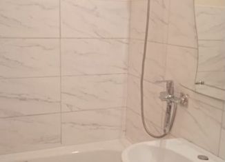 Сдается в аренду 2-комнатная квартира, 52 м2, Тихвин, улица Ярослава Иванова, 3