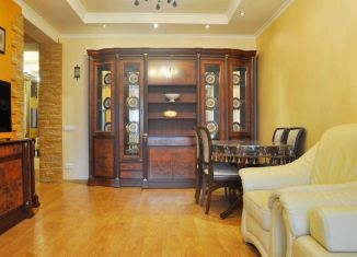 Сдаю 2-ком. квартиру, 79.2 м2, Амурская область, Красноармейская улица, 125
