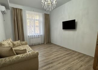 3-ком. квартира в аренду, 80 м2, Феодосия, улица Назукина, 1