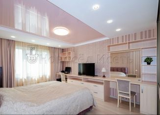 Продам 3-комнатную квартиру, 95 м2, Екатеринбург, Рассветная улица, 6к2, Рассветная улица