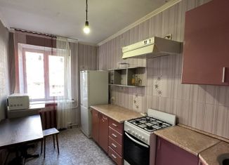 Продается четырехкомнатная квартира, 80 м2, Владикавказ, улица Калинина, 64к1