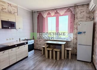 Сдача в аренду 2-ком. квартиры, 62 м2, Саратов, улица имени Н.В. Кузнецова, 7