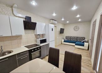 Продам 2-комнатную квартиру, 52 м2, Краснодарский край, улица Цюрупы, 32
