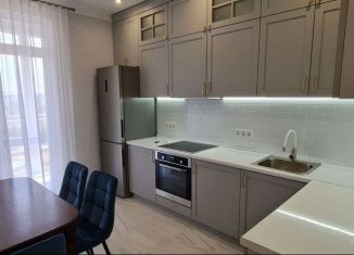 Сдаю 3-ком. квартиру, 85 м2, Крым, улица Крымской Весны, 4к3