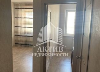 Сдается двухкомнатная квартира, 35 м2, Красноярск, улица Александра Матросова, 40