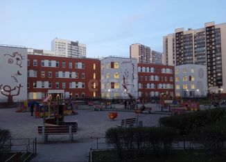 Сдается в аренду 2-ком. квартира, 55 м2, Мурино, Петровский бульвар, 7, ЖК Ласточка