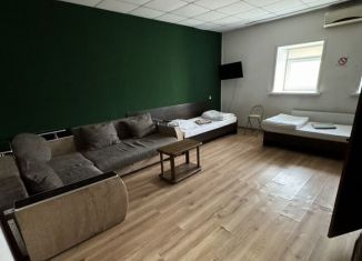 Сдаю в аренду 1-ком. квартиру, 35 м2, Астрахань, Вокзальная площадь, 42