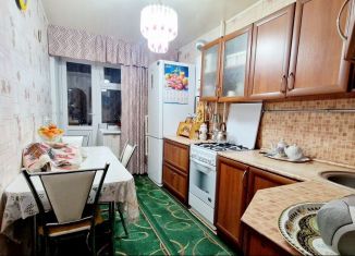 Продается 2-ком. квартира, 46.2 м2, Азнакаево, улица Лобачевского, 5