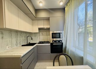 2-ком. квартира в аренду, 45 м2, Крым, улица Генерала Петрова, 2