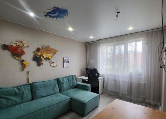 Продаю трехкомнатную квартиру, 59 м2, Дмитров, микрорайон имени К.А. Аверьянова, 8