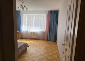 Сдается в аренду 2-ком. квартира, 80 м2, Смоленск, улица Кирова, 34А