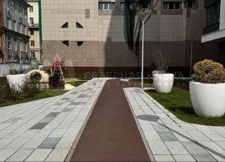 Продам 2-комнатную квартиру, 78.2 м2, Екатеринбург, проспект Ленина, 99А, метро Уральская