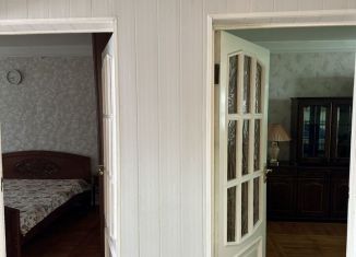 Сдам 3-ком. квартиру, 73 м2, Армавир, улица Ефремова, 3