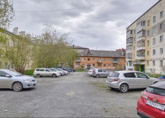 Продаю 2-комнатную квартиру, 50.5 м2, Екатеринбург, метро Уральская, Маневровая улица, 23А