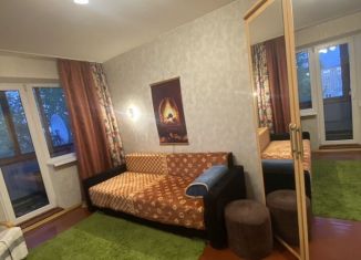 Сдаю в аренду двухкомнатную квартиру, 45 м2, Калининград, улица Каштановая Аллея, 168