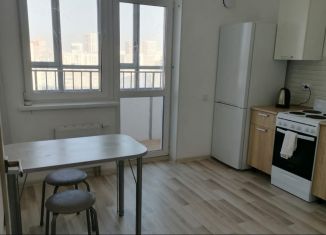 Сдача в аренду 2-ком. квартиры, 44 м2, Екатеринбург, улица Академика Парина, 37А, метро Чкаловская