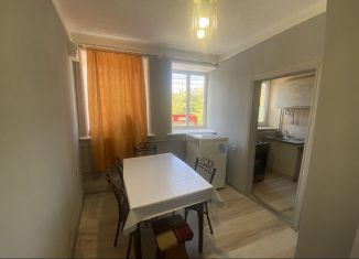 Сдается в аренду трехкомнатная квартира, 70 м2, Бахчисарай, улица Николая Спаи, 24