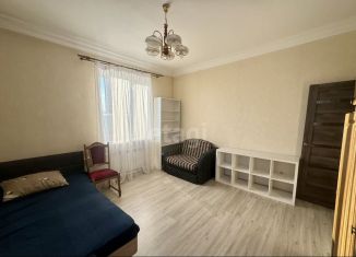 Сдам в аренду 2-ком. квартиру, 60 м2, Улан-Удэ, Коммунистическая улица, 41