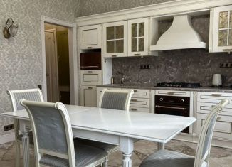 Сдам в аренду 3-ком. квартиру, 115 м2, Санкт-Петербург, проспект КИМа, 5/34, Василеостровский район