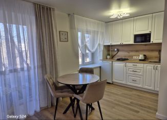 1-комнатная квартира в аренду, 33 м2, Яровое, квартал Б, 21