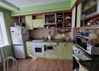 Сдаю в аренду 2-ком. квартиру, 60 м2, Крымск, улица Карла Либкнехта, 4