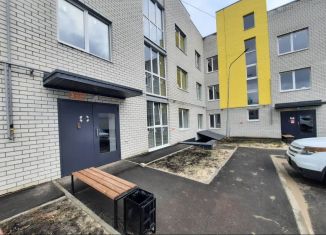 Продается 2-комнатная квартира, 57.6 м2, село Новая Усмань, улица 70 лет Победы, 13