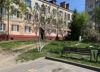 Продается 1-комнатная квартира, 27 м2, Клинцы, улица Пушкина, 36