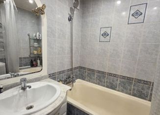 Продается 2-ком. квартира, 56 м2, Мурманск, улица Георгия Седова, 16