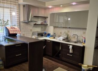 Продается 3-комнатная квартира, 94 м2, Ижевск, Школьная улица, 10