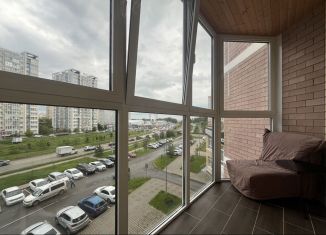 Сдаю 3-ком. квартиру, 84 м2, Краснодар, улица имени 40-летия Победы, 186к2