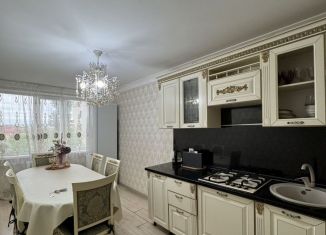 Продается трехкомнатная квартира, 65 м2, Грозный, улица Эсет Кишиевой, 32А, 2-й микрорайон