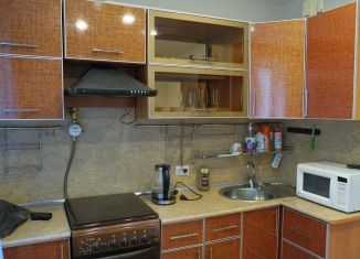 Сдается в аренду 1-ком. квартира, 35 м2, Чебоксары, улица Кадыкова, 11