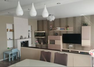 Продажа 4-ком. квартиры, 154 м2, рабочий поселок Маркова, Рябиновая улица, 8/1