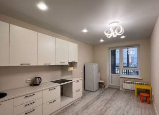 Продам 3-комнатную квартиру, 88 м2, Чебоксары, улица Калинина, 93