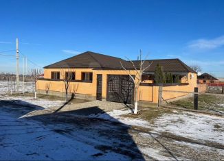 Продаю дом, 250 м2, Гудермес, улица Цезаря, 5