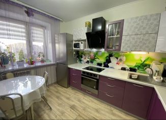 Продам 2-ком. квартиру, 55.7 м2, Тобольск, 10-й микрорайон, 73А