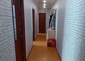 Продаю трехкомнатную квартиру, 68 м2, Боровичи, улица Гоголя, 14/18