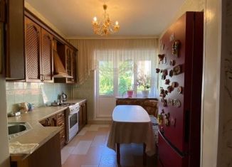 Сдам в аренду двухкомнатную квартиру, 75 м2, Воронеж, Багряная улица, 5