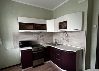 Сдаю в аренду 1-ком. квартиру, 38 м2, Астрахань, улица Аксакова, 14к3