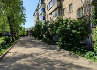 Продам двухкомнатную квартиру, 44 м2, Великие Луки, улица Дружбы, 5к1