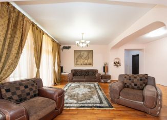 Продам 2-комнатную квартиру, 97.3 м2, Магнитогорск, проспект Металлургов, 3