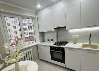 Продаю трехкомнатную квартиру, 48.2 м2, Нефтекамск, Комсомольский проспект, 44А