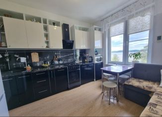 Продам 2-комнатную квартиру, 53 м2, Среднеуральск, Набережная улица, 1Г