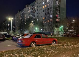 Продаю 3-ком. квартиру, 58.8 м2, Санкт-Петербург, Красногвардейский район, проспект Наставников, 13